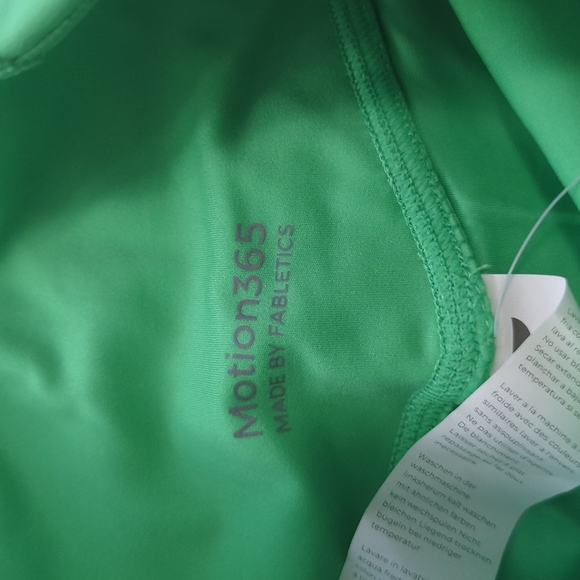 Fabletics Highwaisted Motion 365 Pocket Shorr - Picture 3 of 10